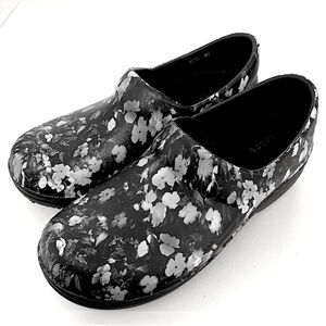 Crocs Neria Pro II Black & Grey Floral Print Rubber Clogs